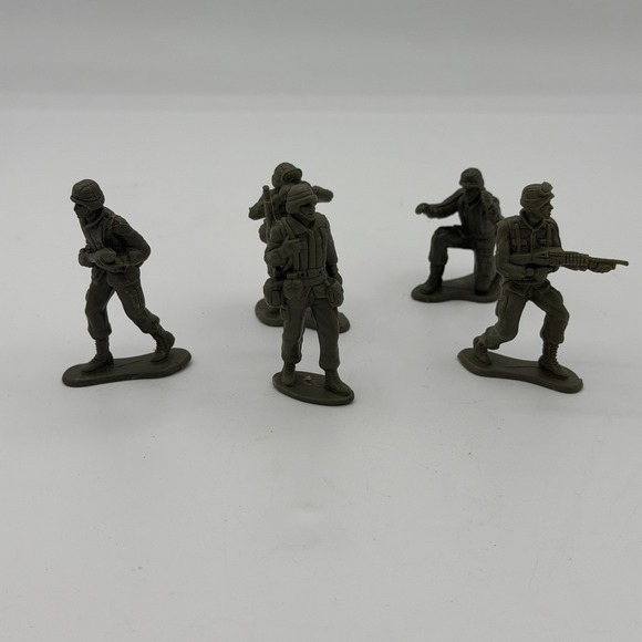 The Unbranded Brand Other - Small Black  Vintage Soldier Figures Plastic War Toy - Set of 5 Soldier Figures